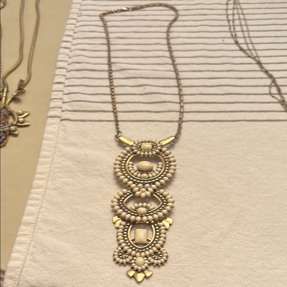 Elegant Cream Beaded Necklace